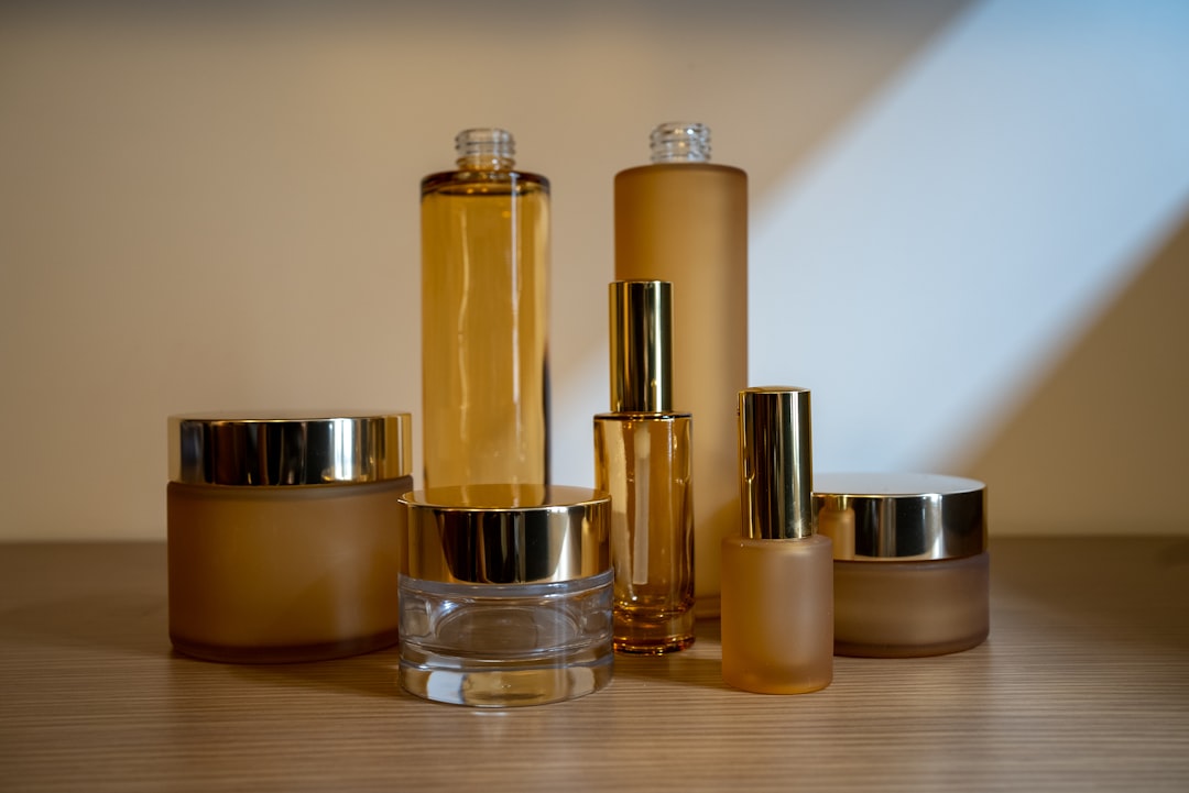 Glass vs Plastic vs Aluminum Cosmetics Packaging