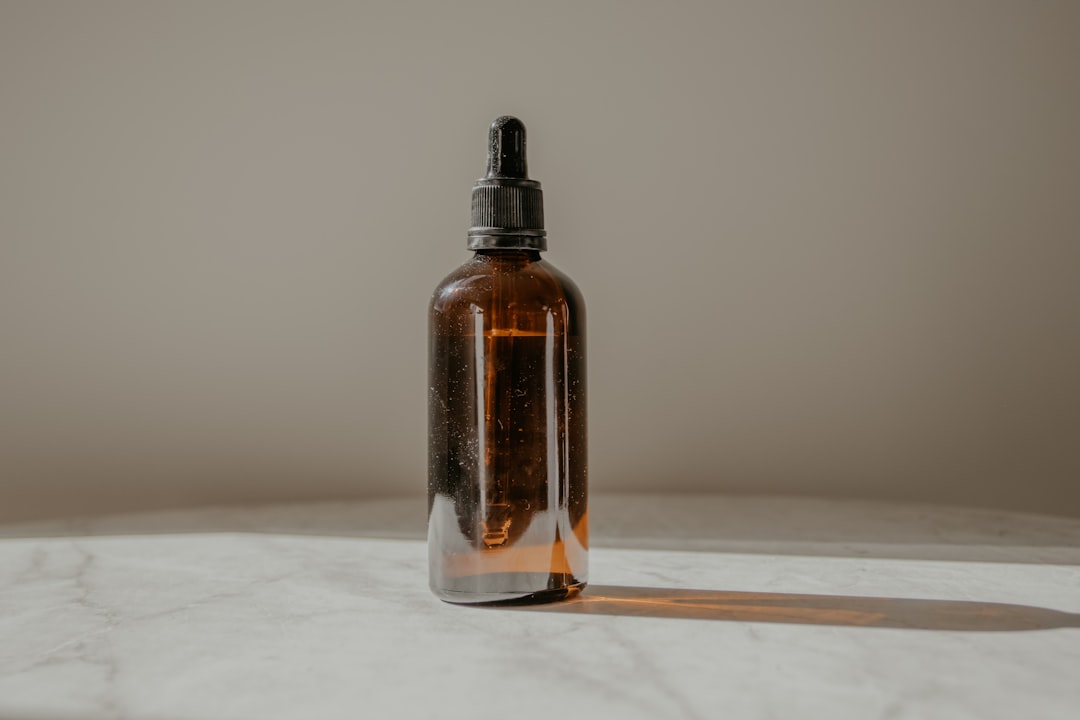 Glass vs Recycled Plastic Skincare Packaging