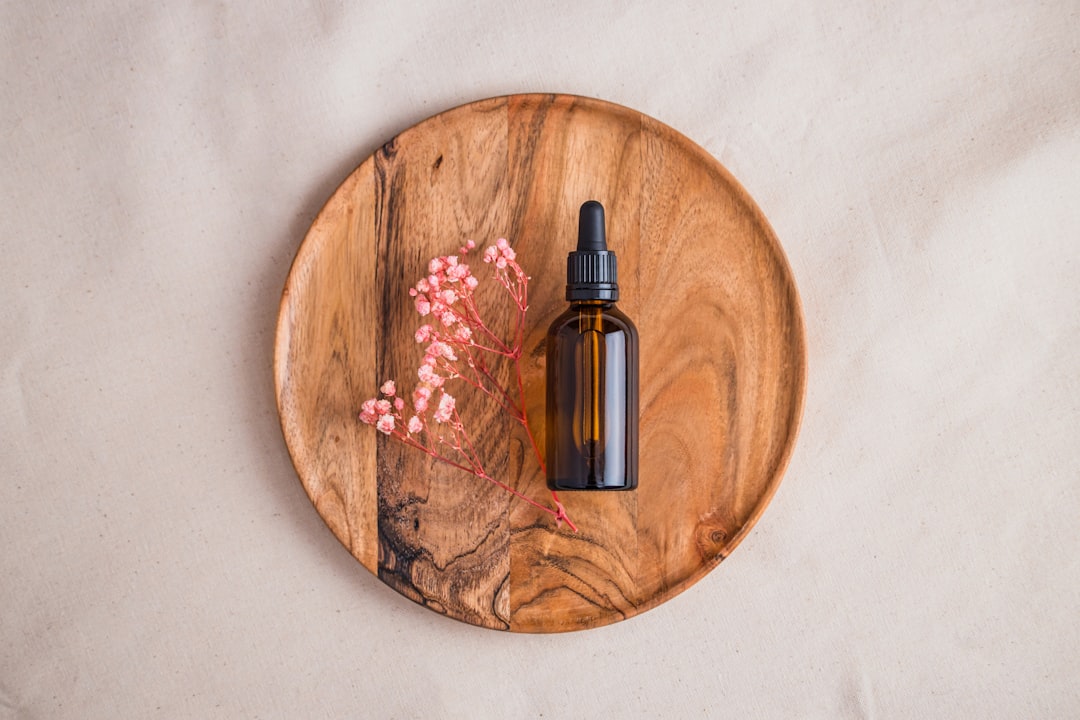 Glass vs Recycled Plastic Skincare Packaging