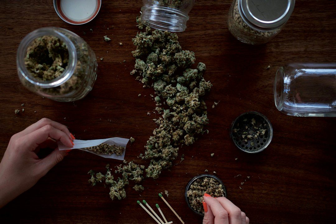 Mylar bags vs glass jars for cannabis