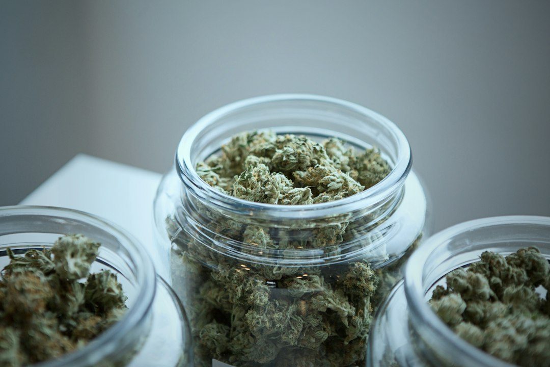 Mylar bags vs glass jars for cannabis